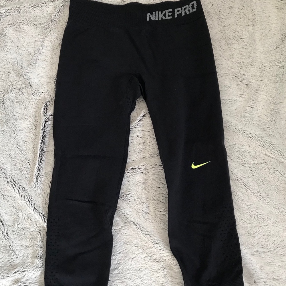 Nike dryfit Capri leggings